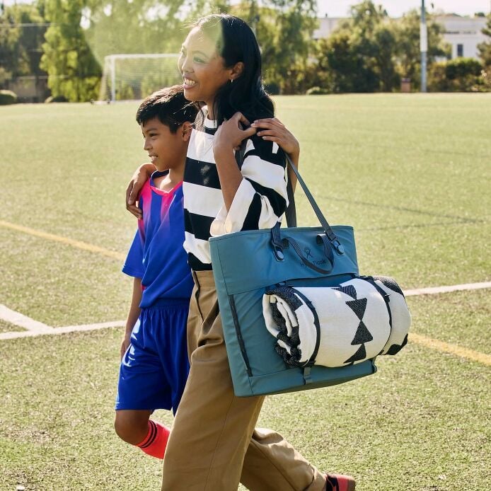 Carryout™ Soft Cooler Tote 30 L - Image 6